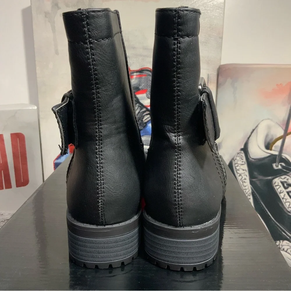 New Soda Modern Chic Low Heel Fashion Ankle Boot - Women’s Size 6, 6.5 - Picture 4 of 10